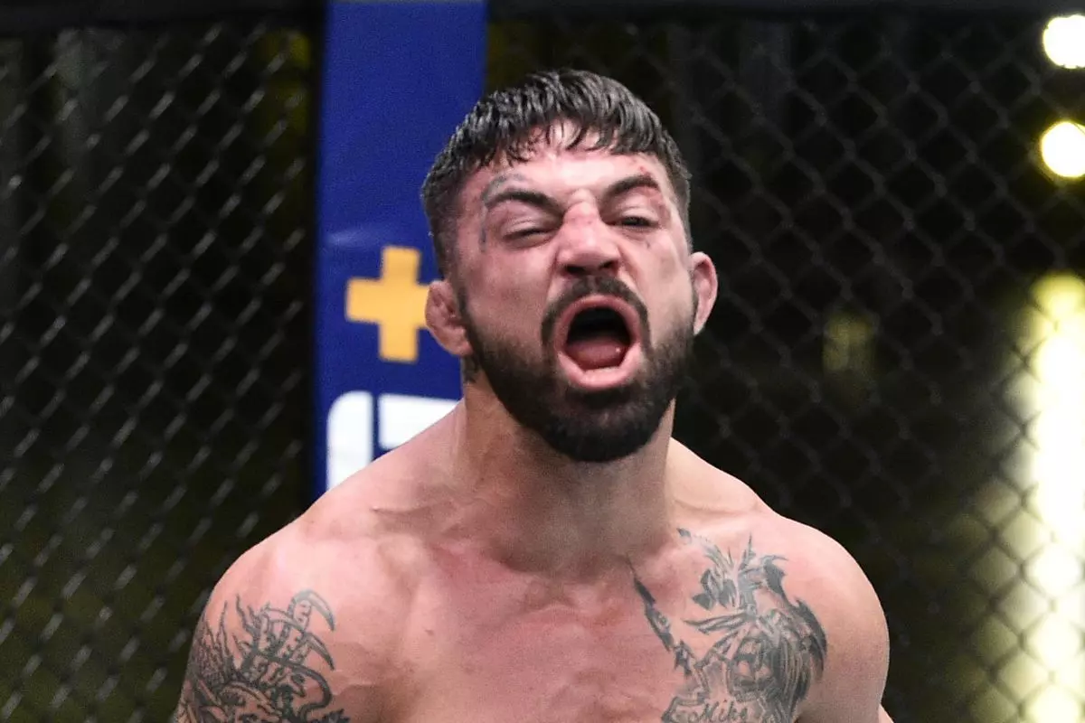 Découvrez l'Histoire passionnante de Mike Platinum Perry, l'Homme le plus V*olent du MMA Game